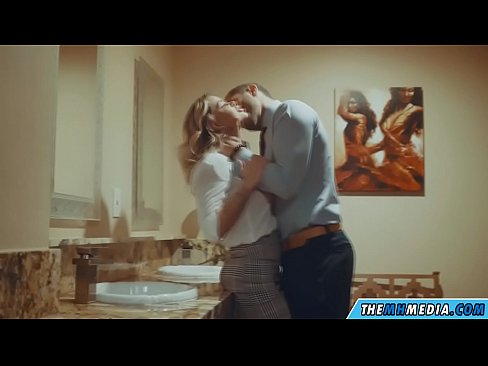 ❤️ Wann eng Busty Blond Iech an engem ëffentlechen Toilette verféiert ☑ Anal Porno op Porno lb.123sex.ru ️❤